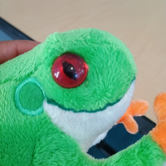 Mary Meyer Rainforest Alliance Green Realistic Tree Frog Plush - Picture 8 of 12